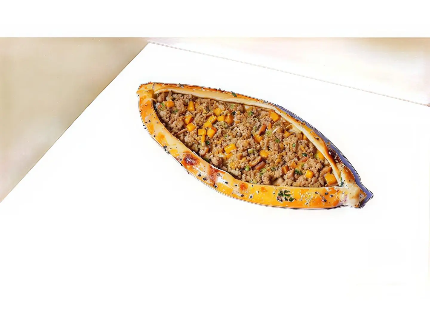 منقوشة لحم وجبن وخضار