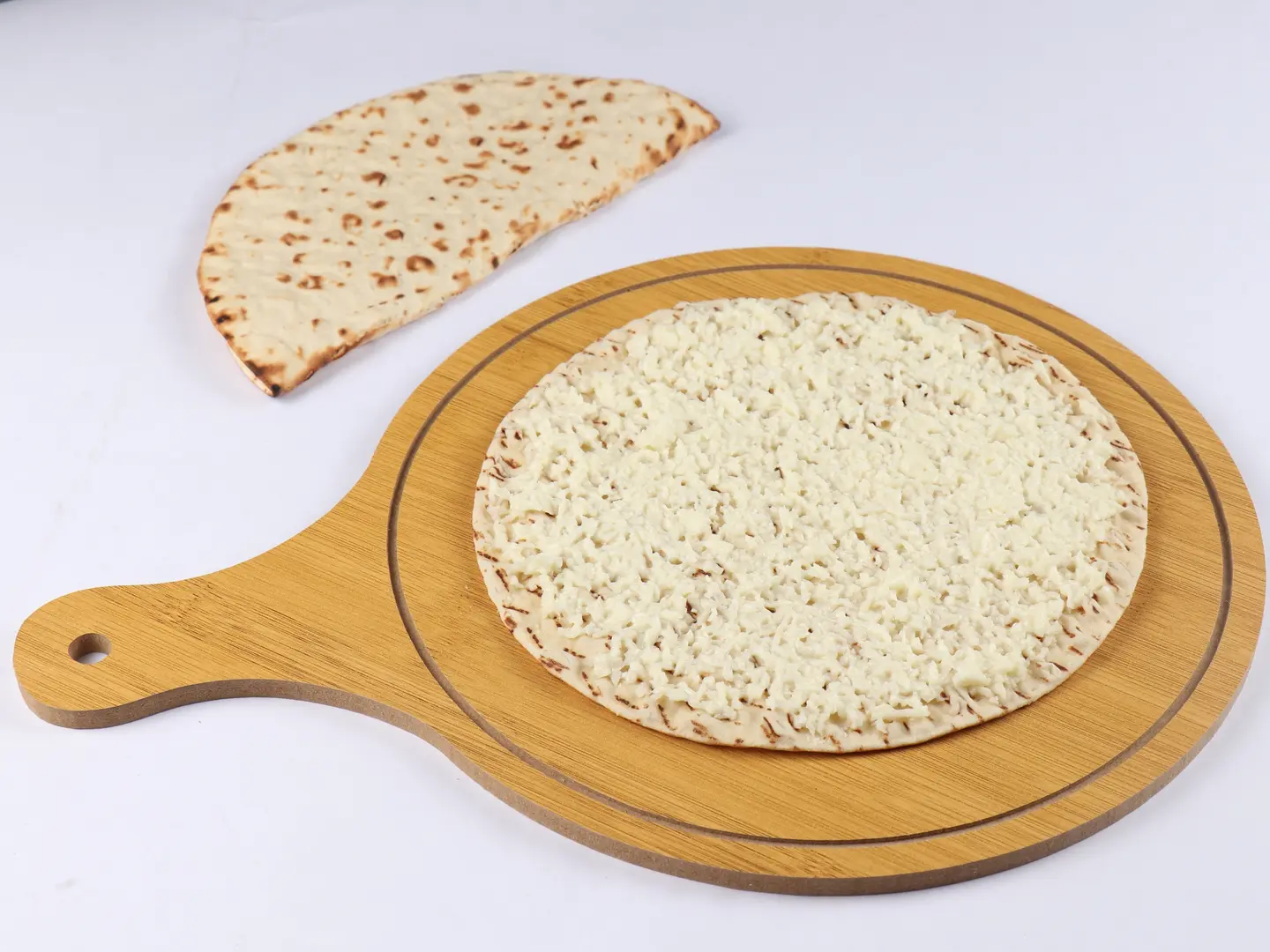 خبز الصاج السعودي بالجبنة الحلوم