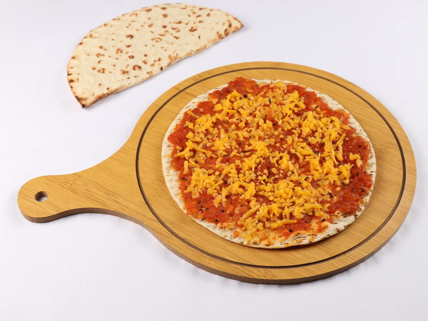 خبز صاج سعودي بالجبن والمحمرة