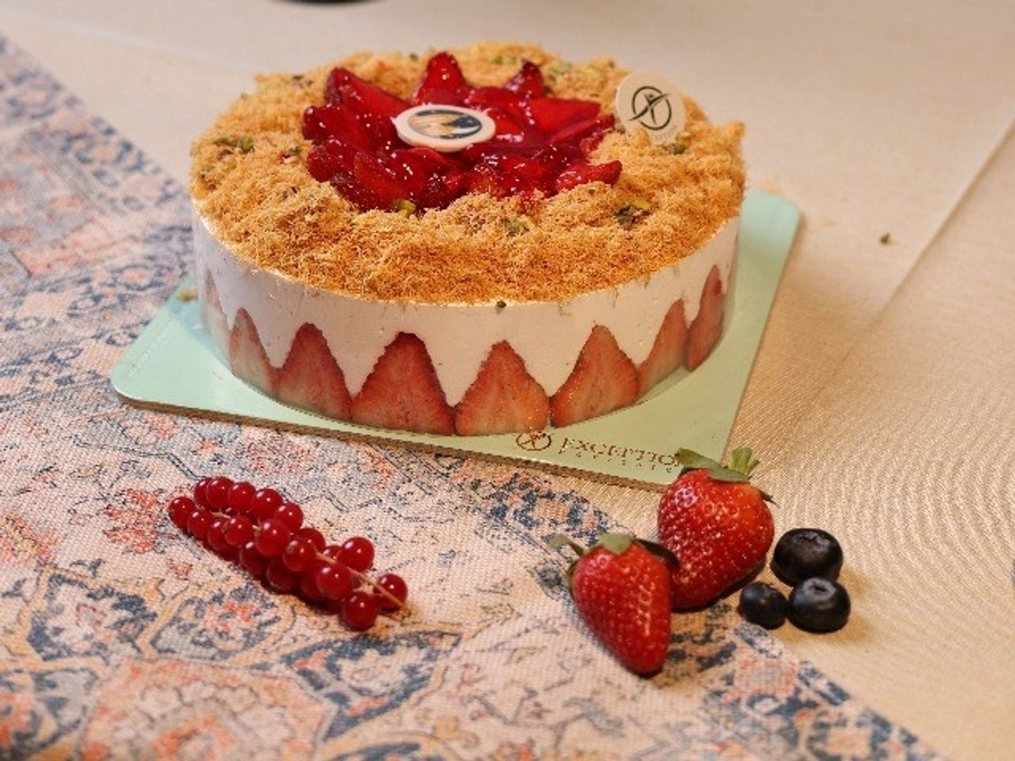 Strawberry Kunafa Round For 6 Person