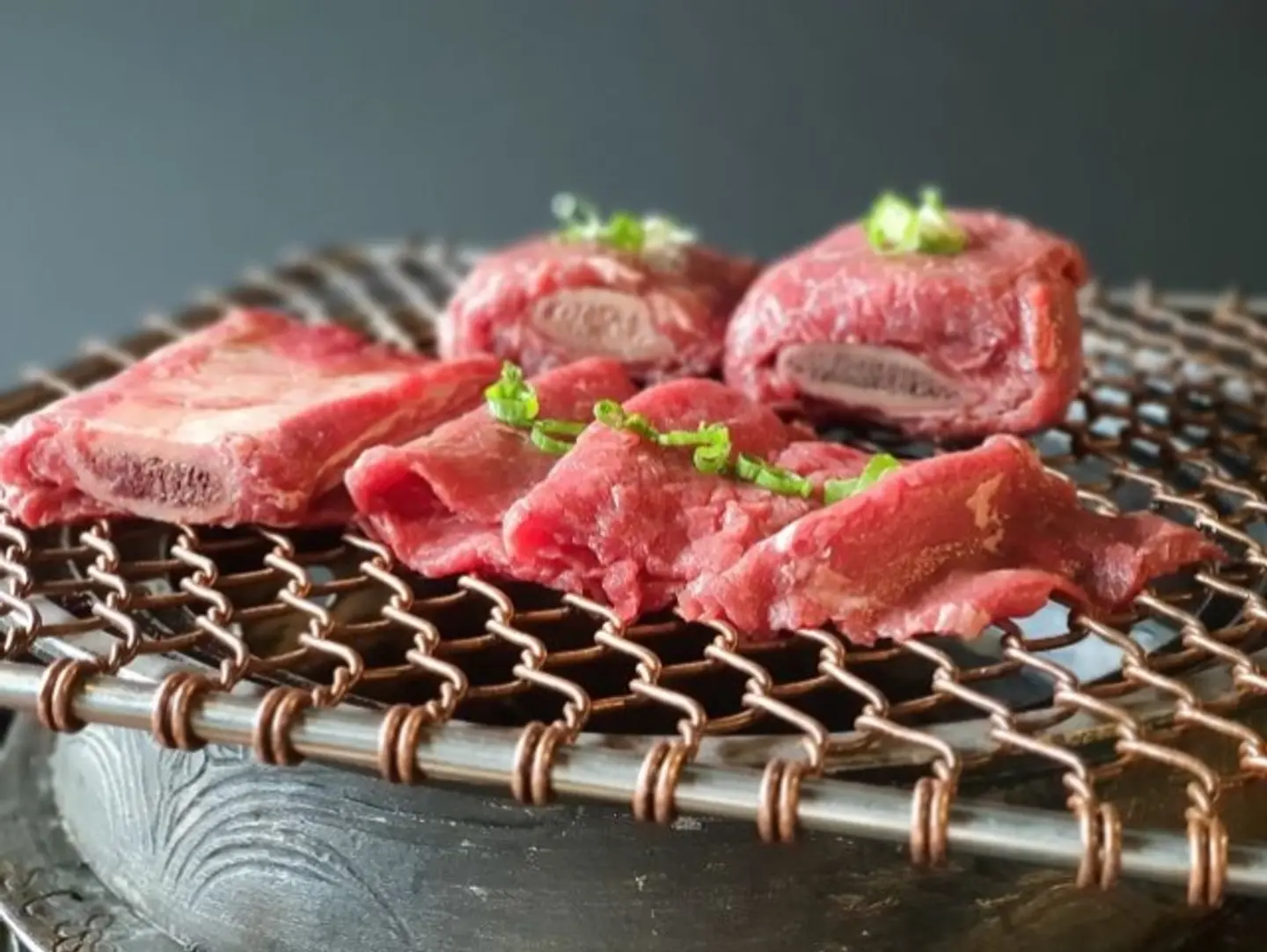 مشوي على الفحـم هــوارو قـالبي 700 جرام