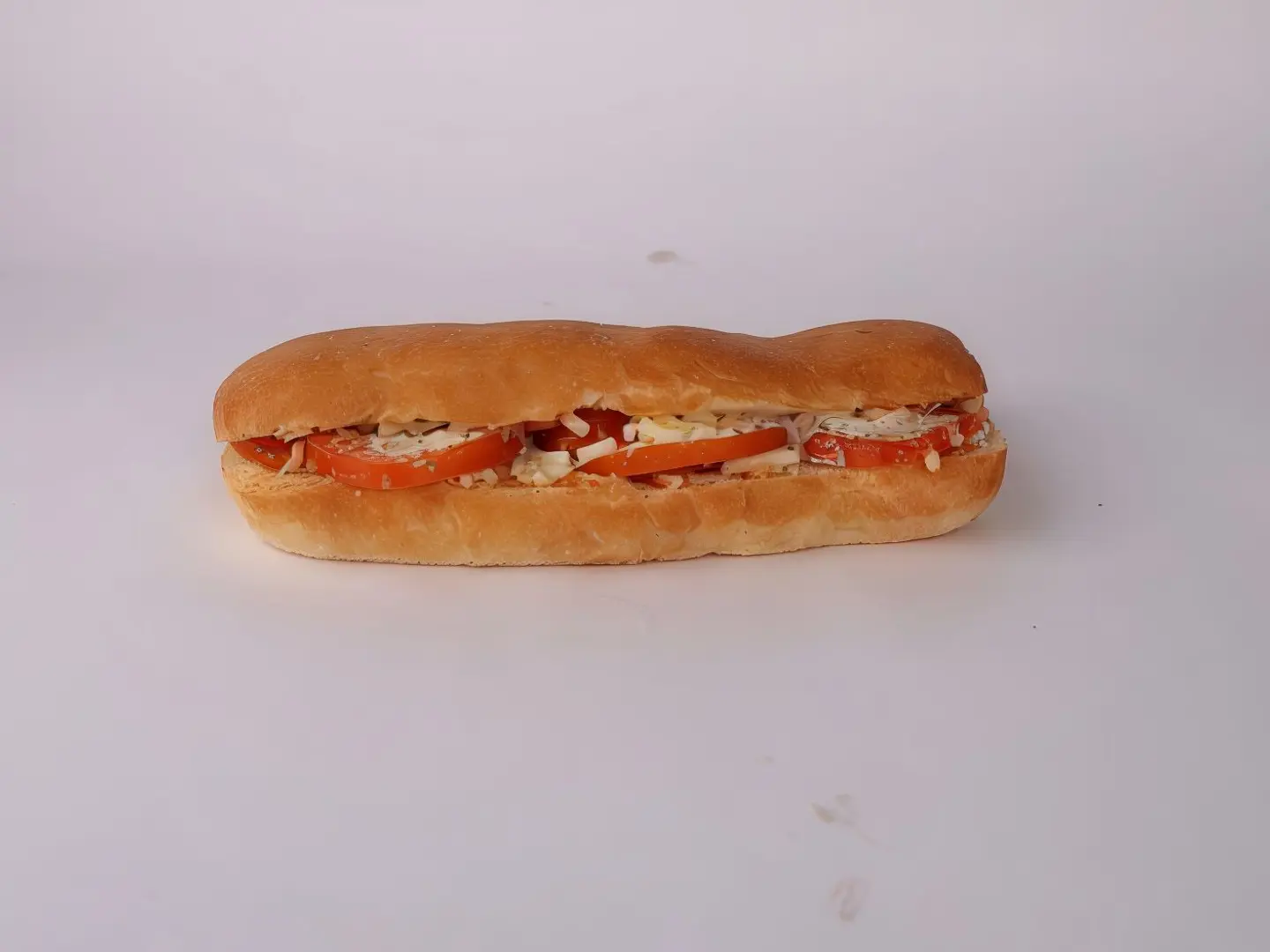 ساندويتش الموزريلا بالطماطم