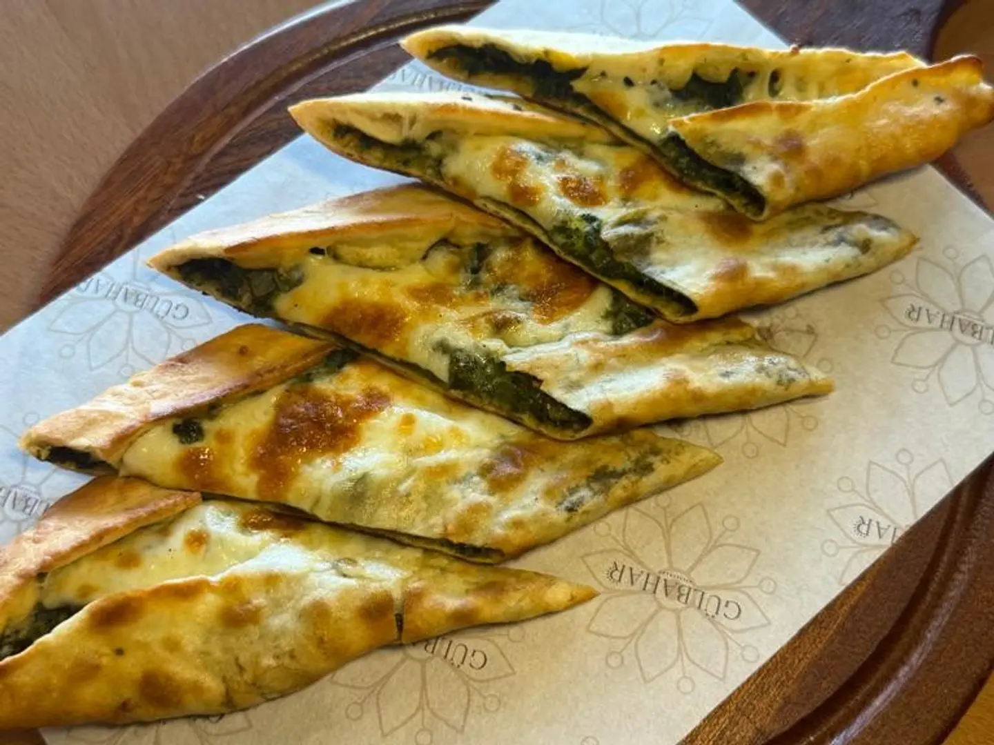 فطيرة بالسبانخ وجبنة القشقوان
