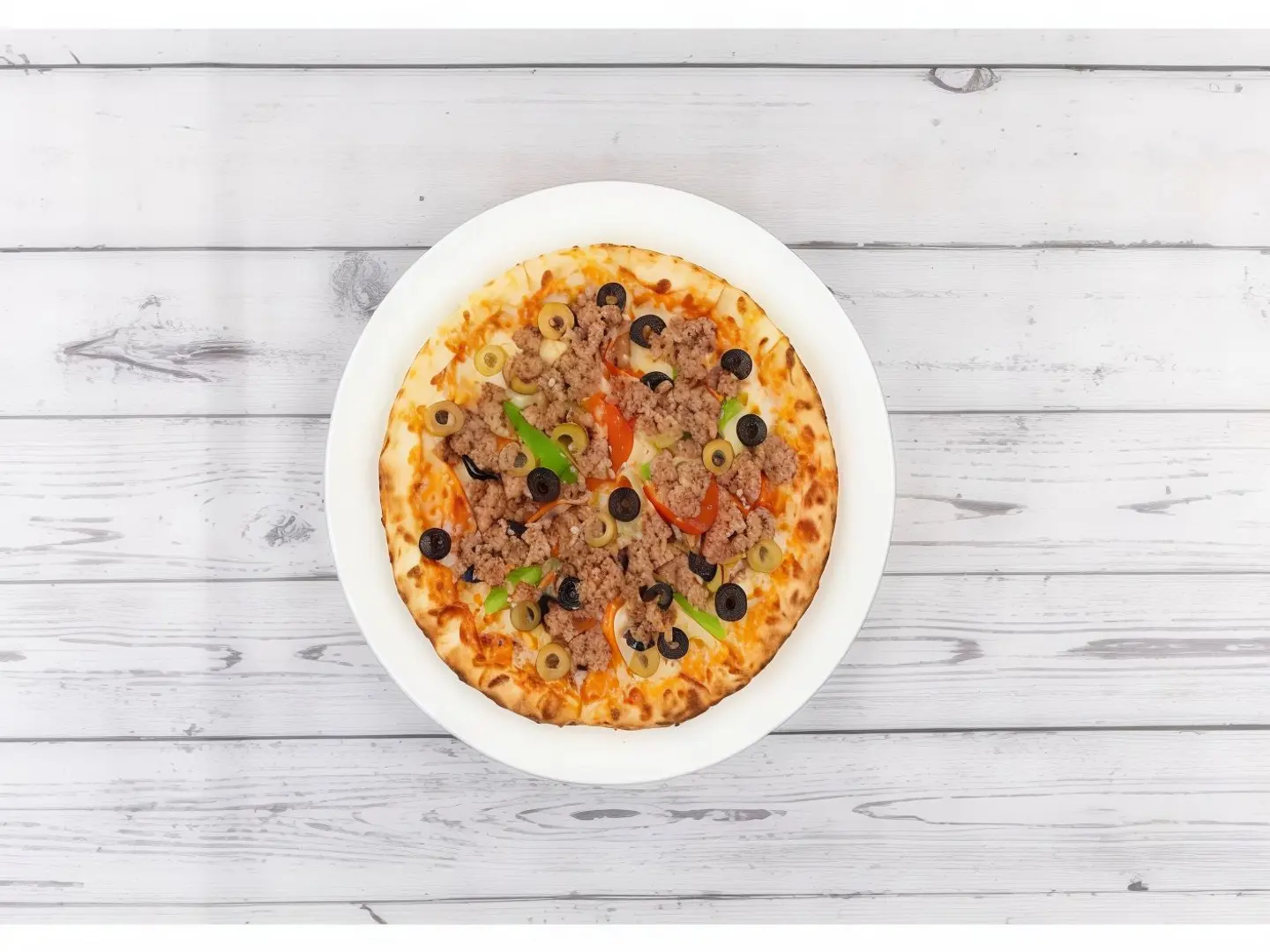 بيتزا مفروم لحم مع خضار