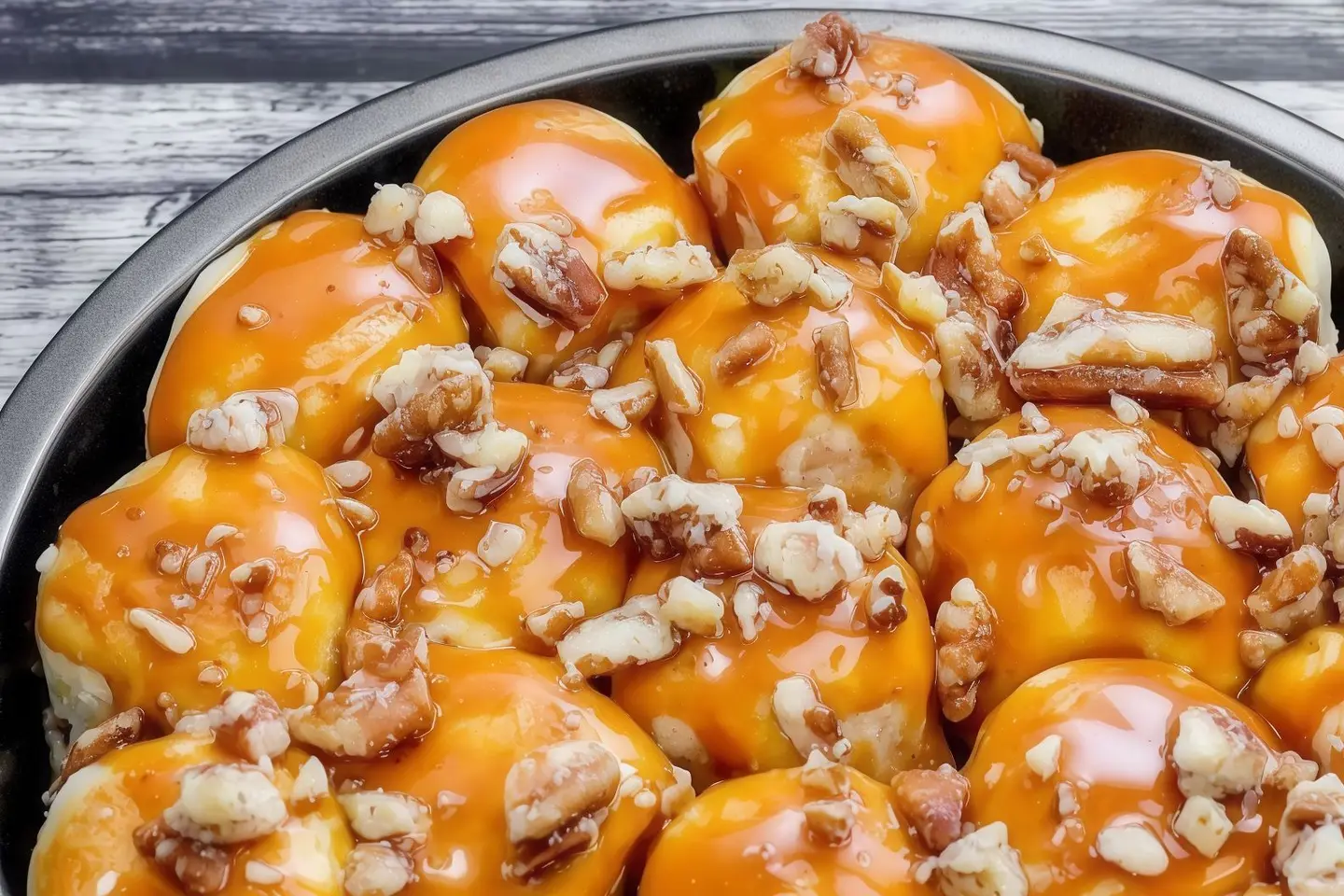 Beehive Caramel Becan Small