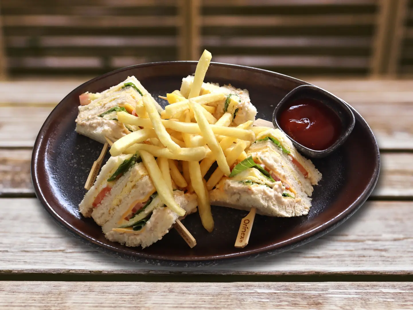 Lek Dor Chicken Club