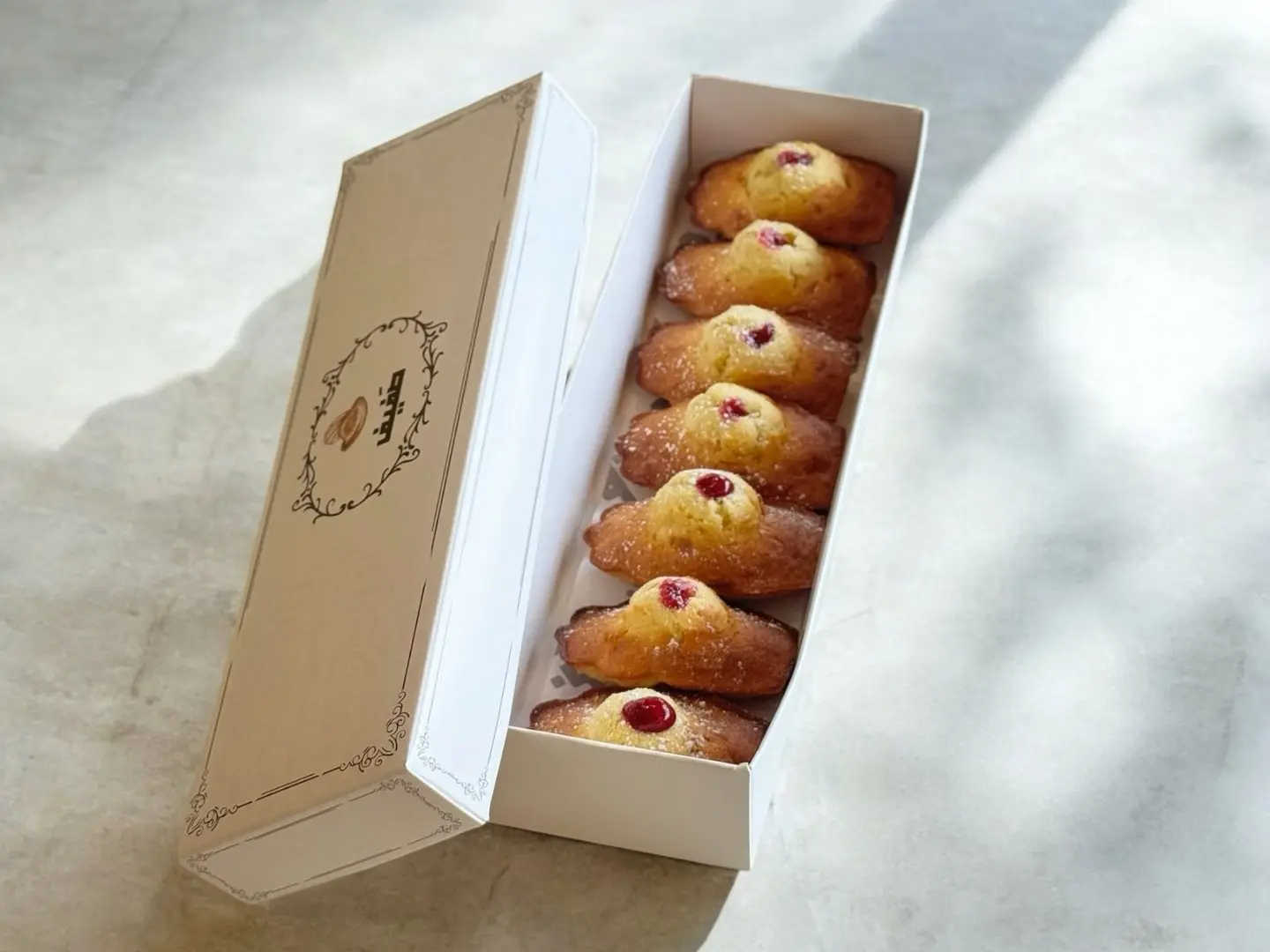 مادلين ليمون وتوت صغير