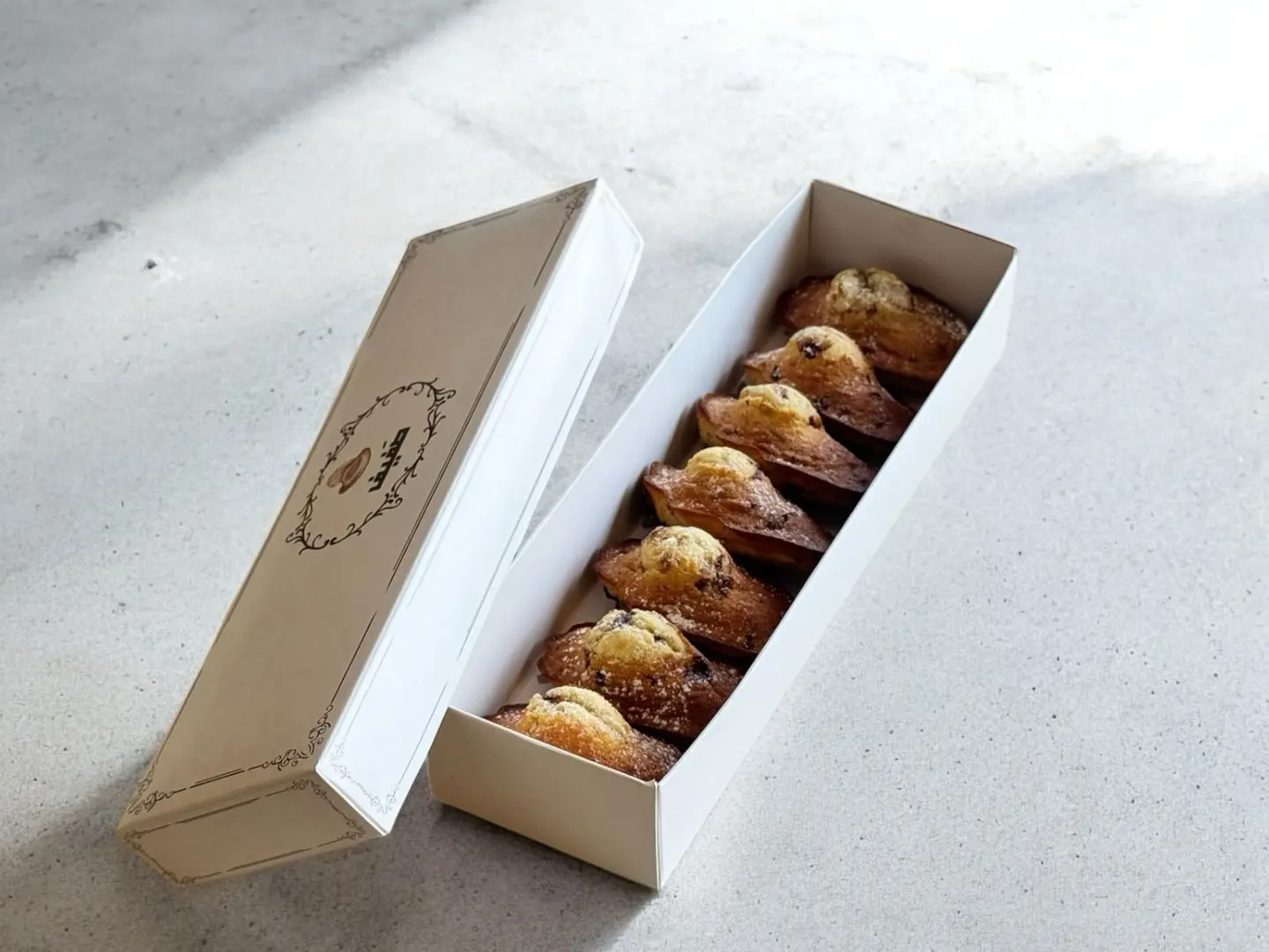 مادلين برتقال وشوكلت صغير