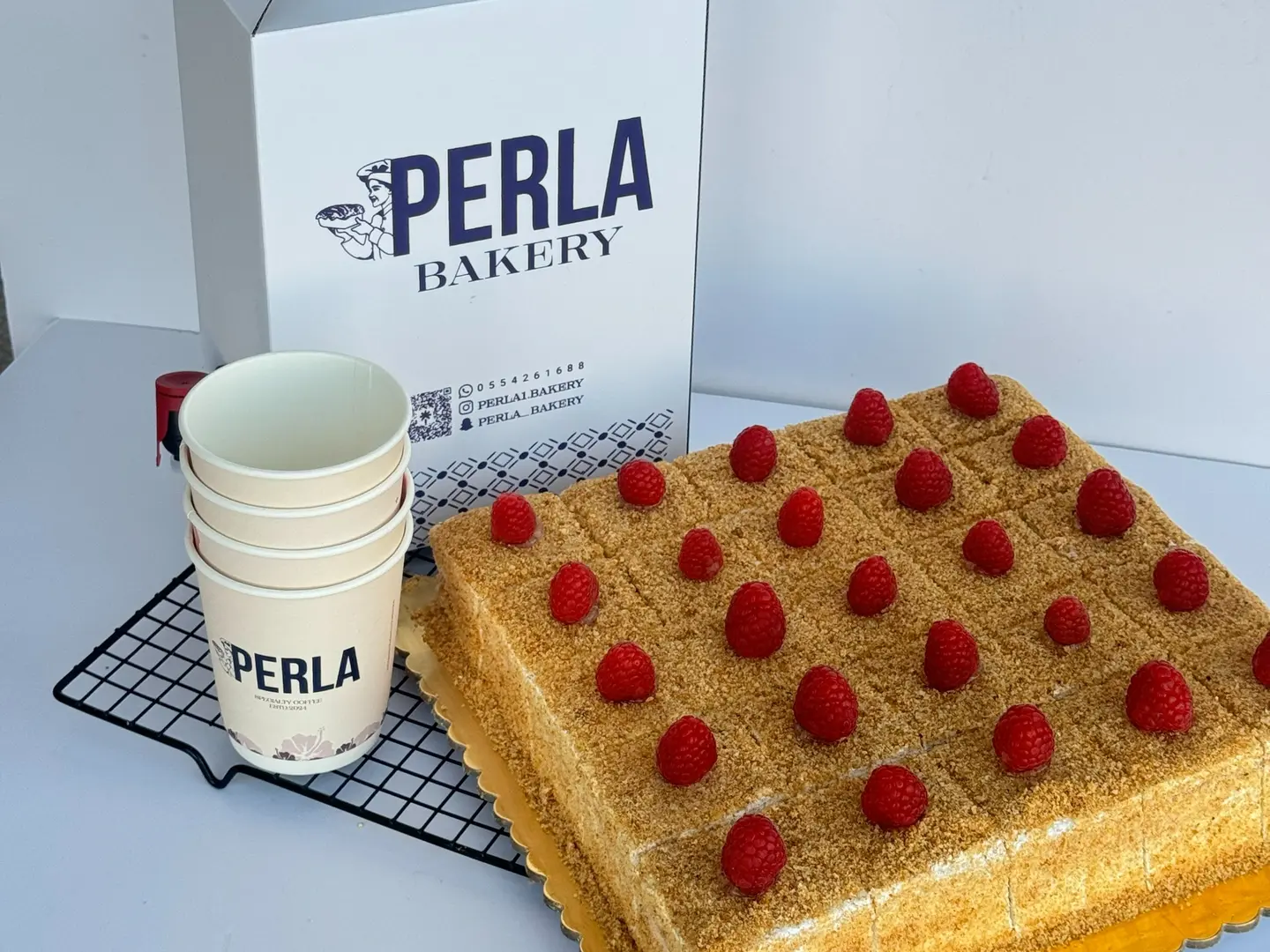 عرض كيكة العسل مع لتر قهوة اليوم