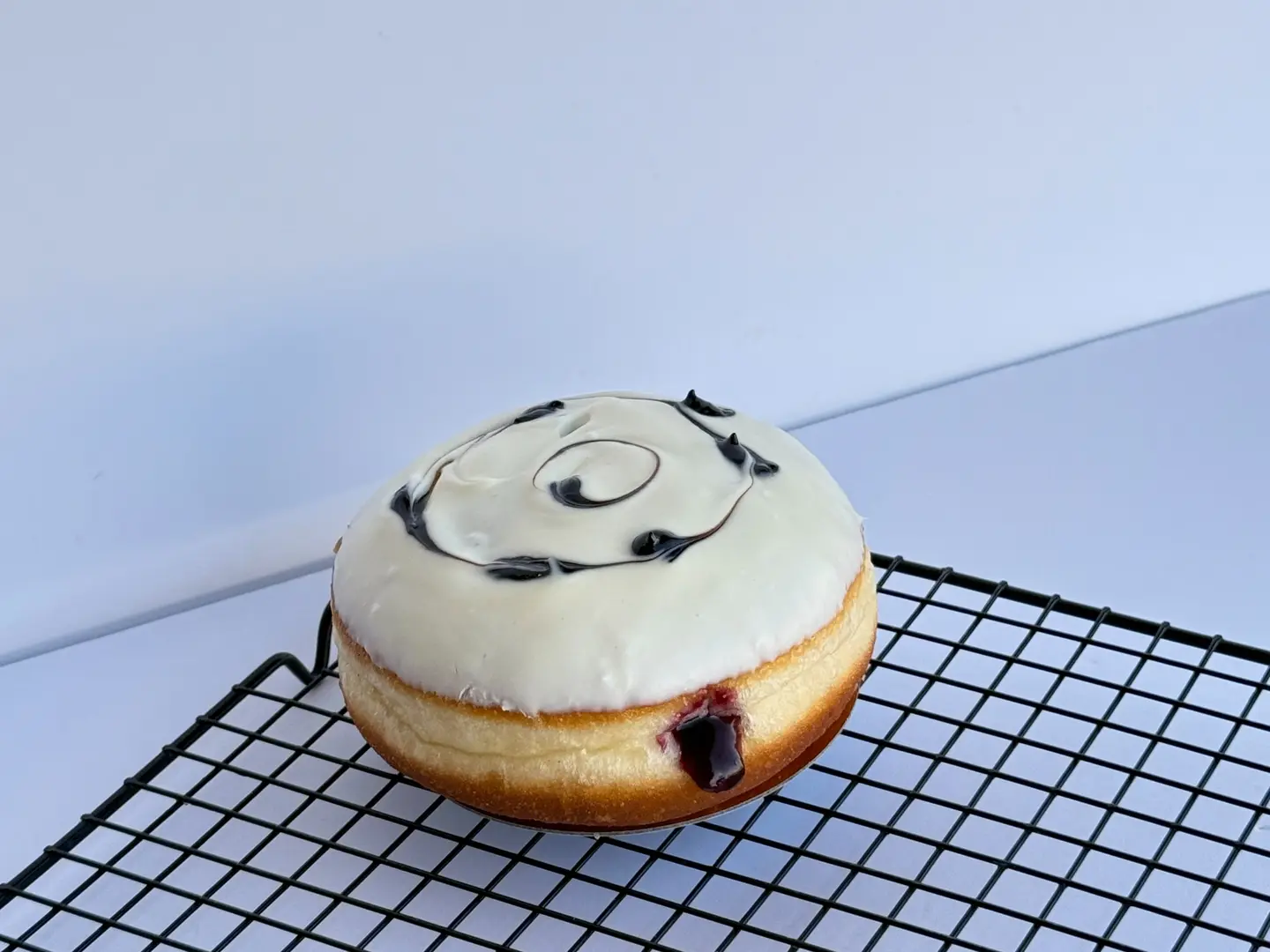 دونات بحشوة التوت