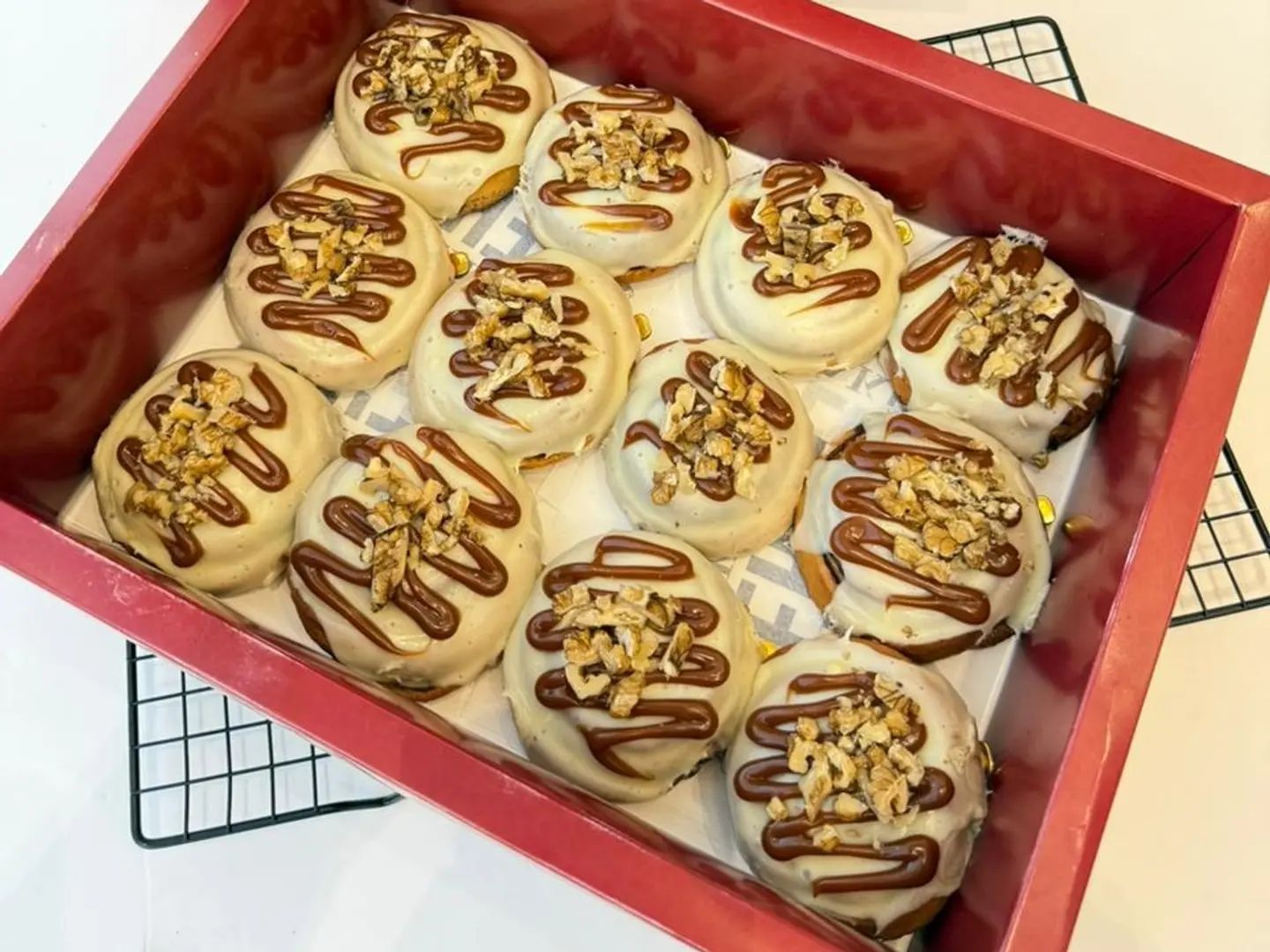 بوكس سينابون بنكهة الكراميل والبيكان