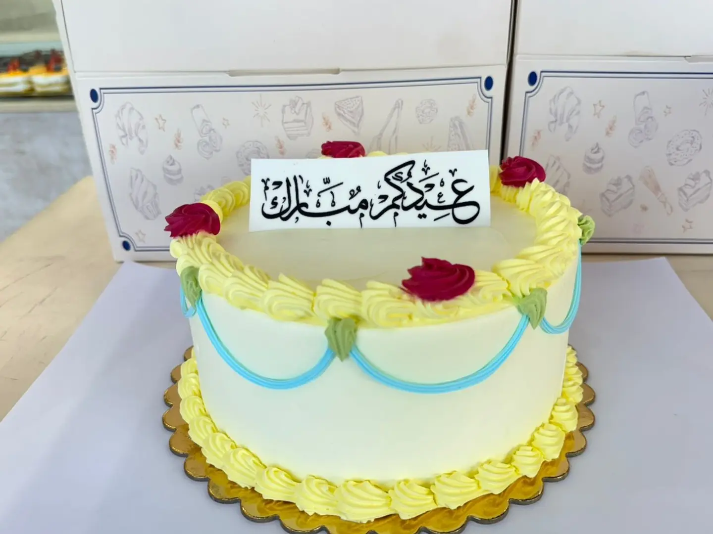 كيكة العيد 8 انش بحشوة الكراميل