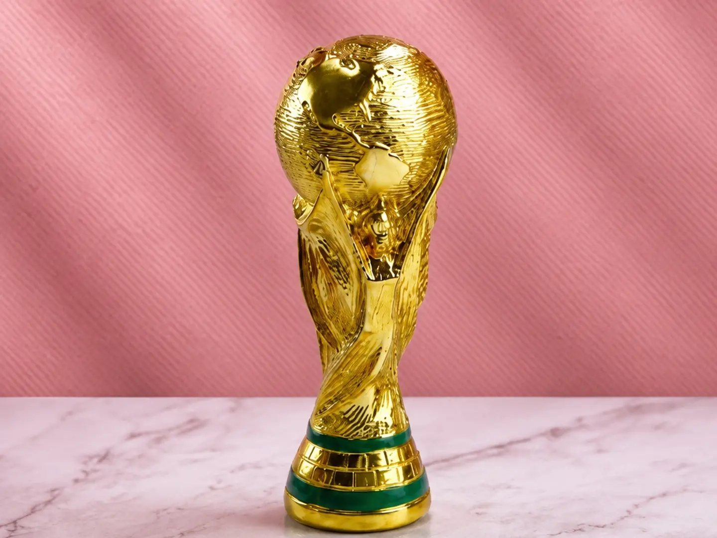 مجسم كأس العالم- وسط