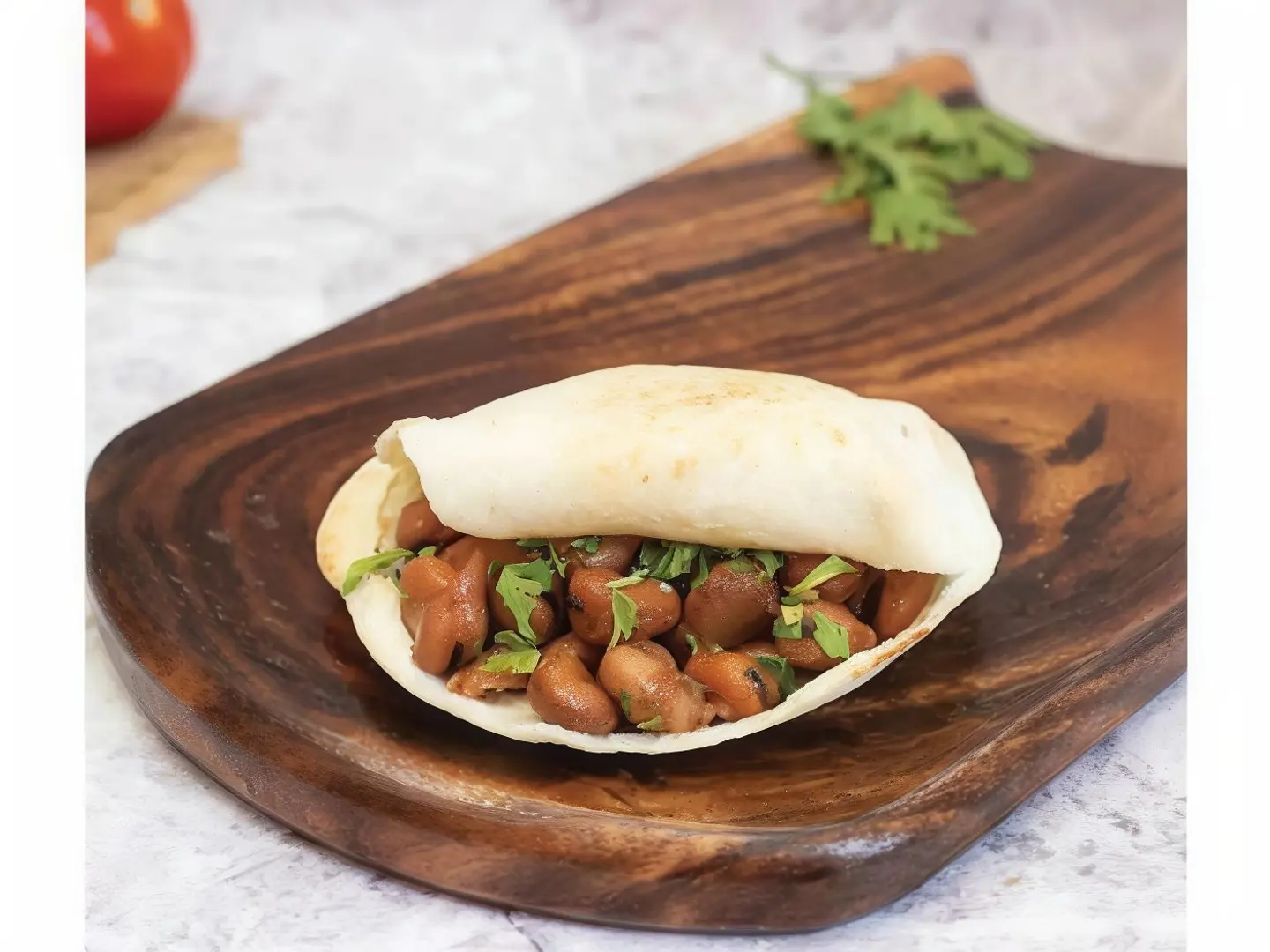 ساندوتش فول و زيت حار