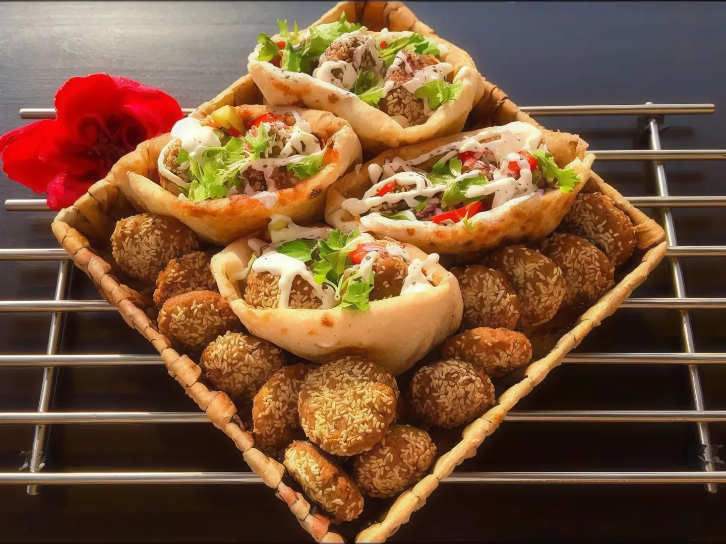 ساندوتش فلافل مشكل