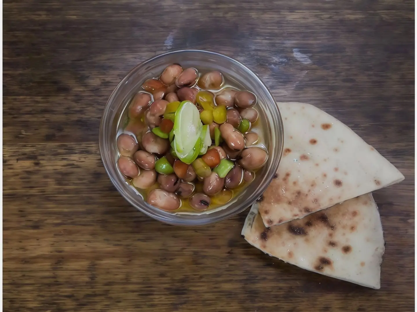 صحن فول بالزيت الزيتون