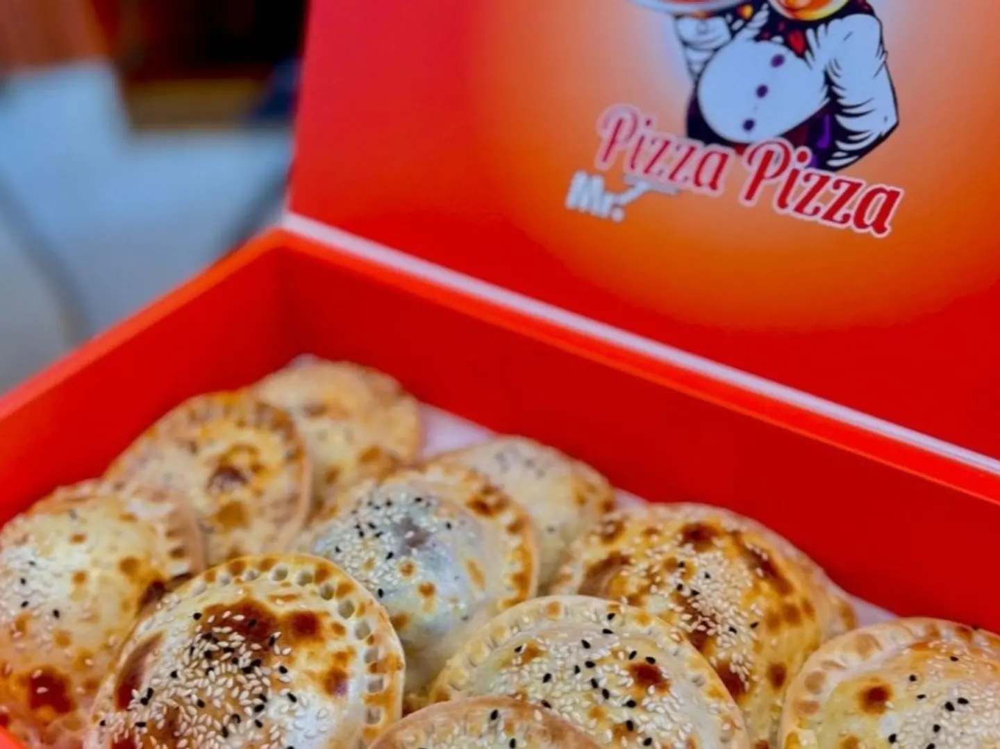 Assorted Round Box, 12 Pieces