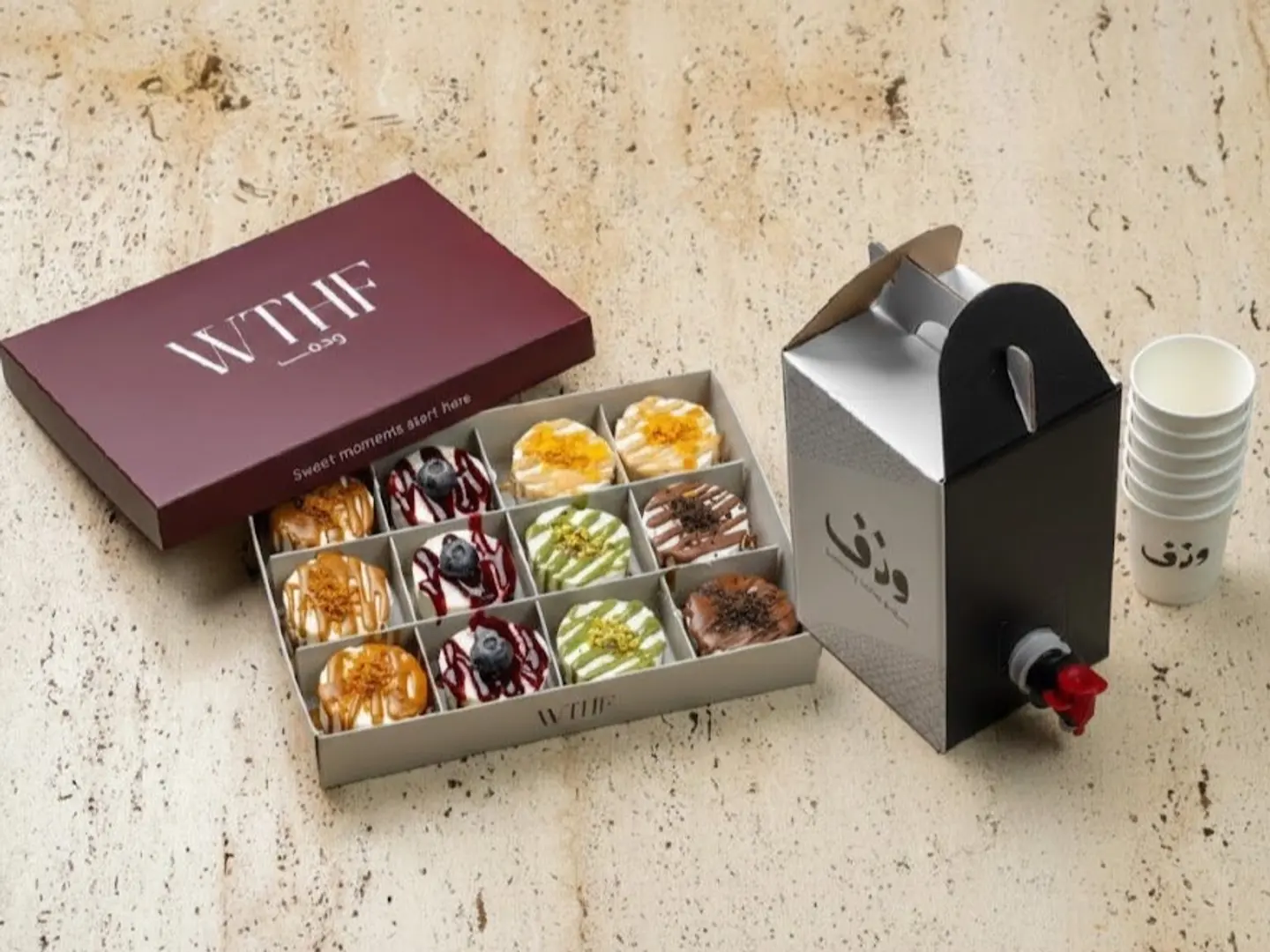 بوكس قهوة ١ لتر مع بوكس ميني تشيز كيك ١٢ حبه