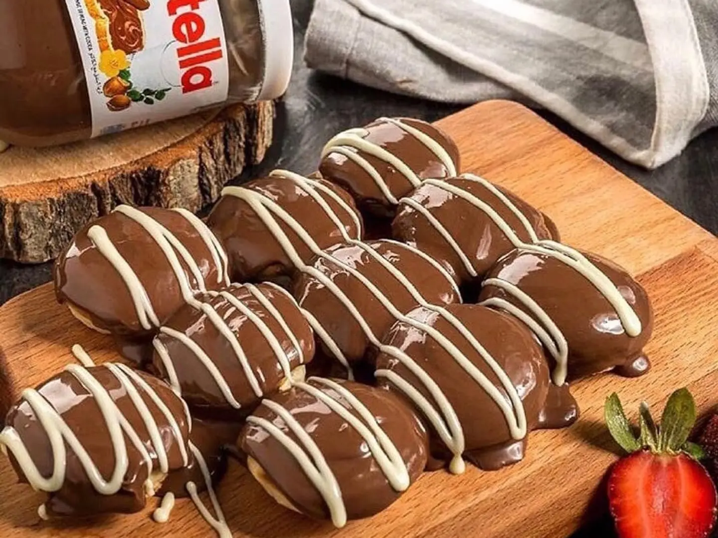 بانكيك نوتيلا وسط 15 حبة