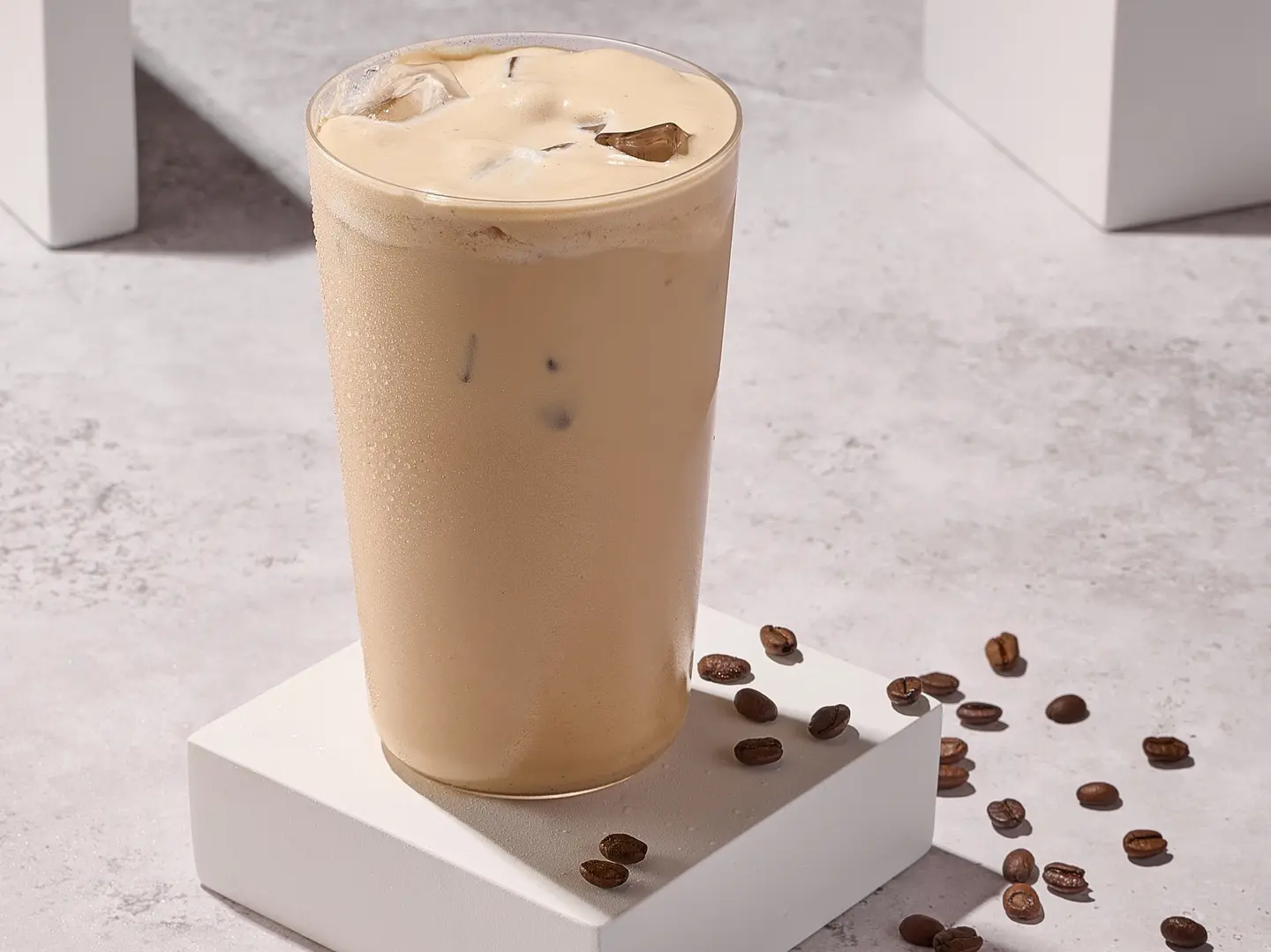 Longshot White Mocha Ice Shaken Medium