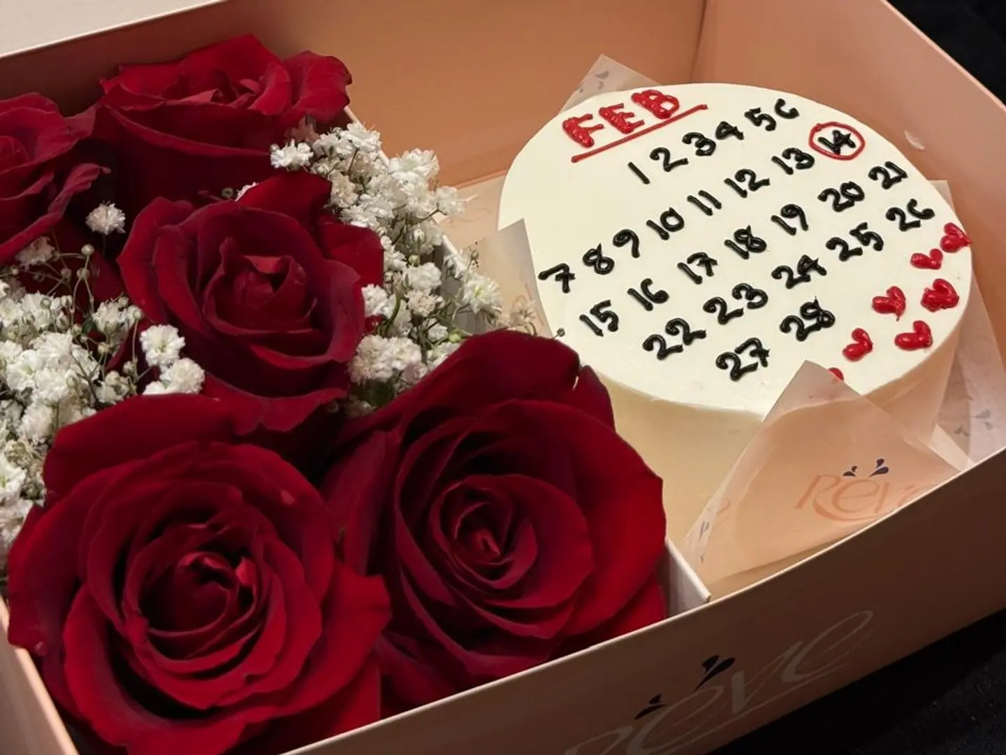 كيكة عيد الحب - 9 قطع صغيرة