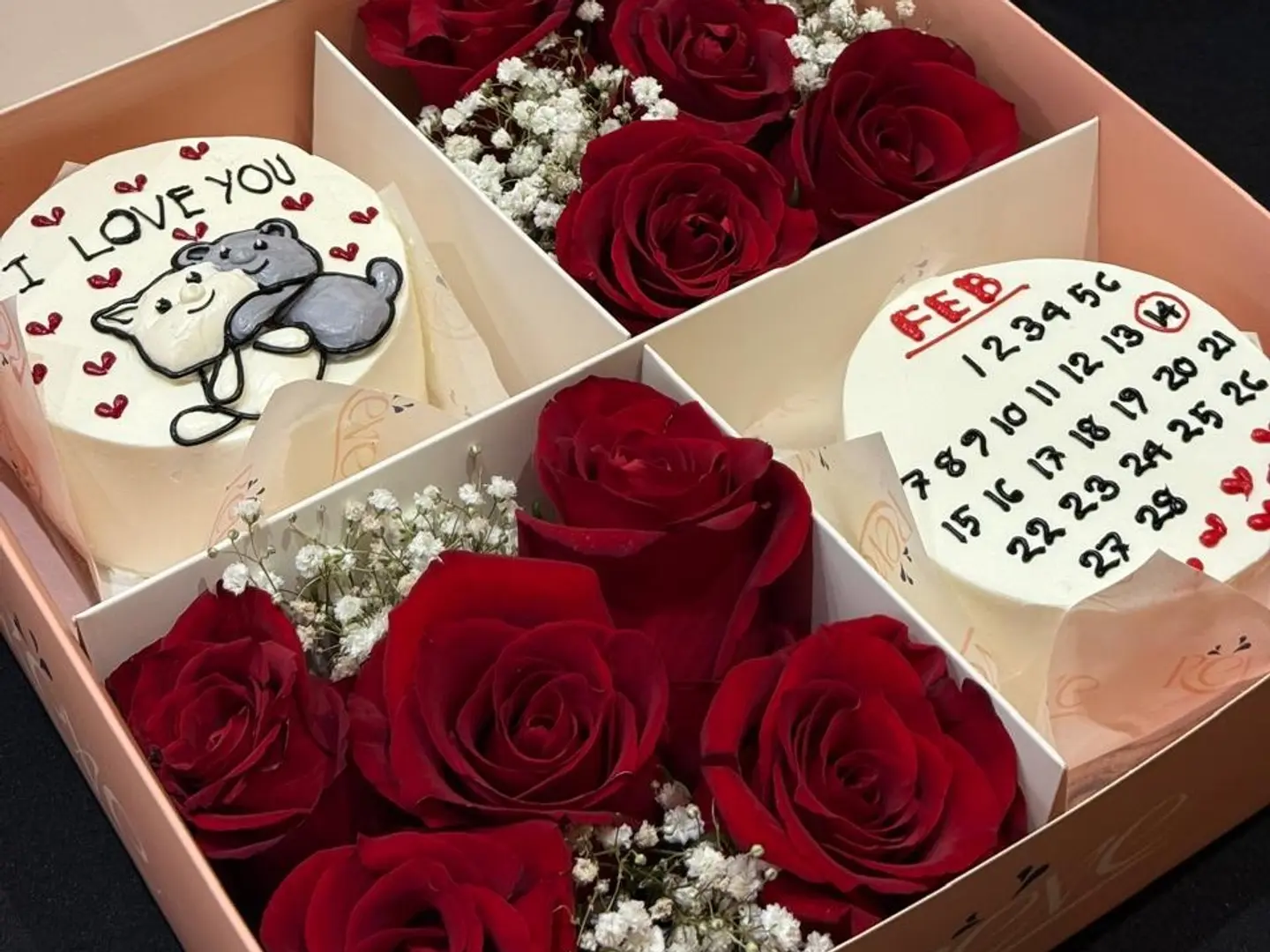 كعكة عيد الحب المزدوجة -14 حجم صغير