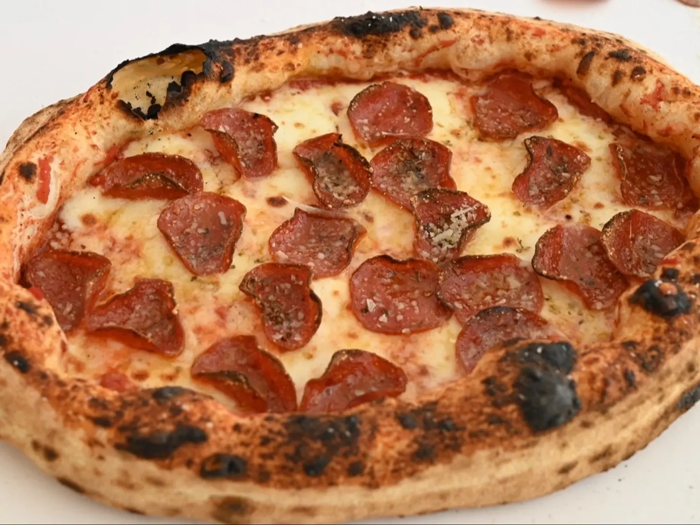 بيتزا بيبروني ( وسط )