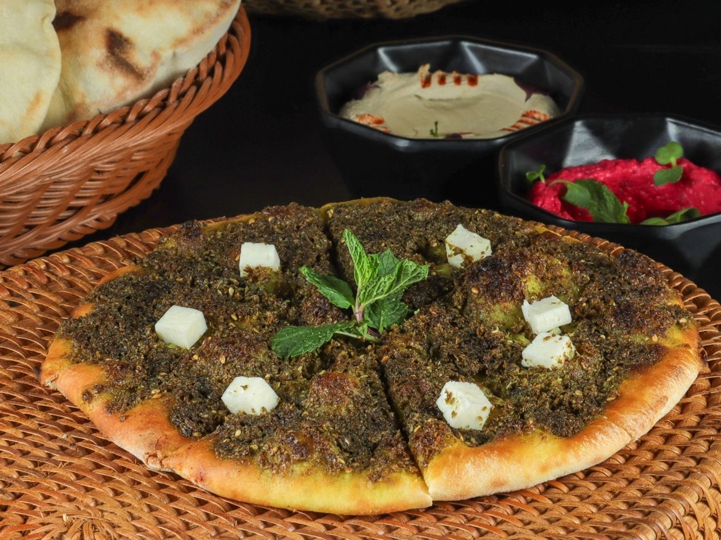 منقوشه زعتر مع جبن