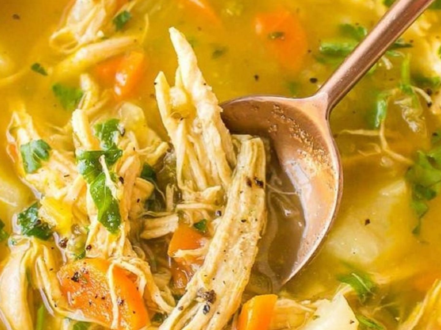 شوربة عظام الدجاج