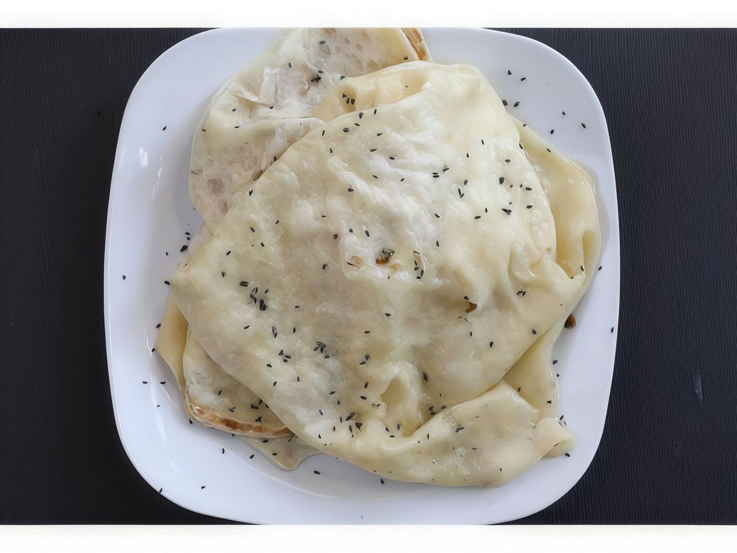 خبز رطب عسل وسمن