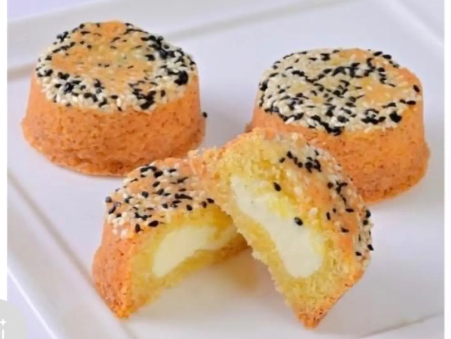 معمول وسط محشي باجبنة الكيري