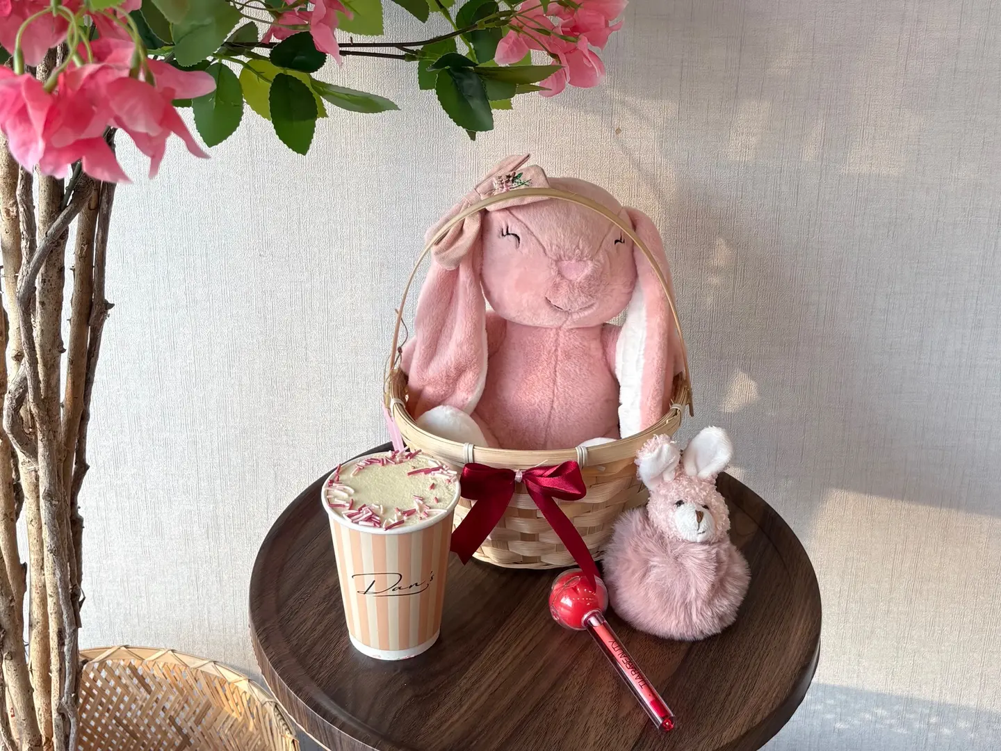 هدية السله الورديه مع كيكة