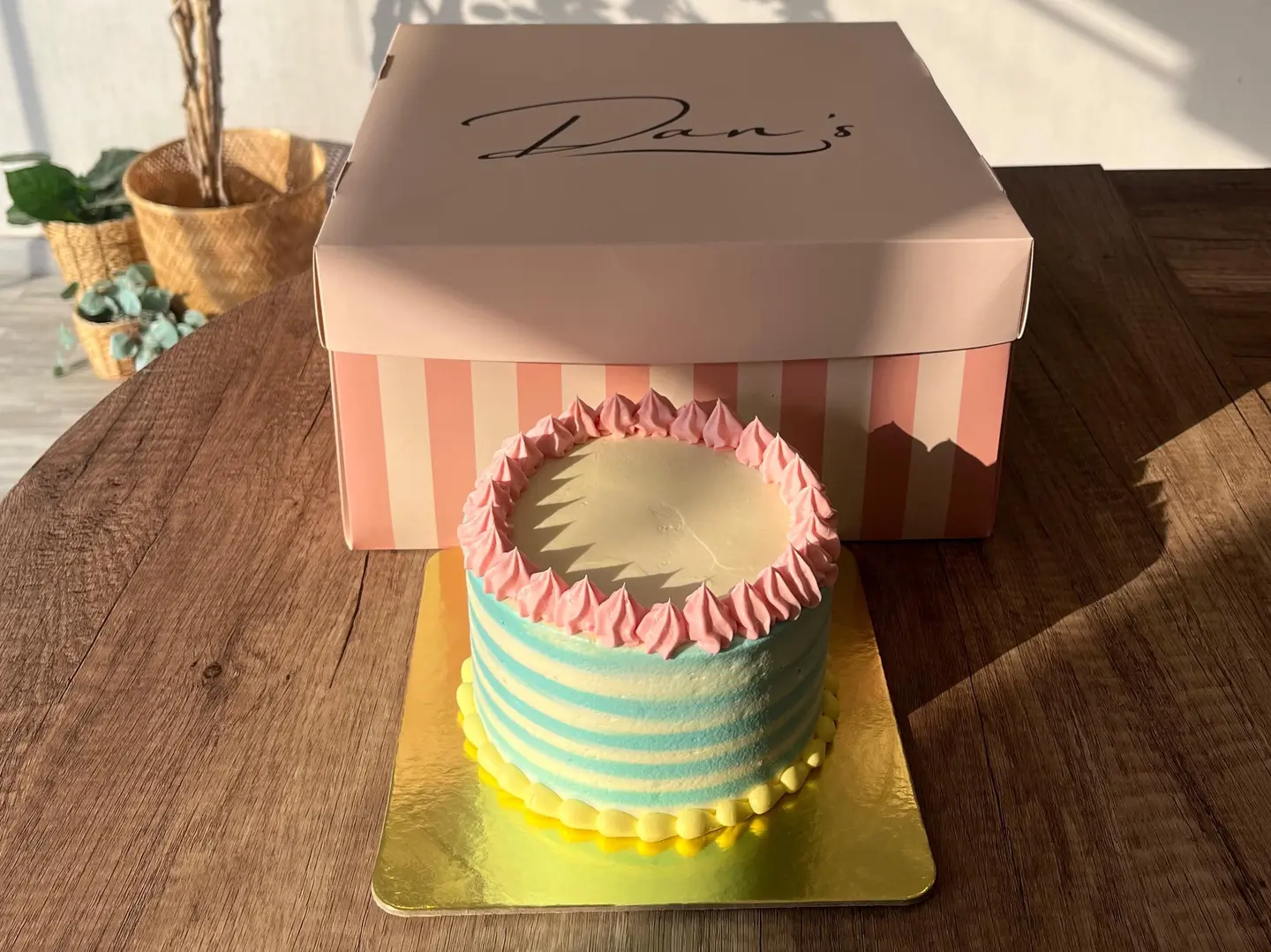 الكيكه الملونه - وسط