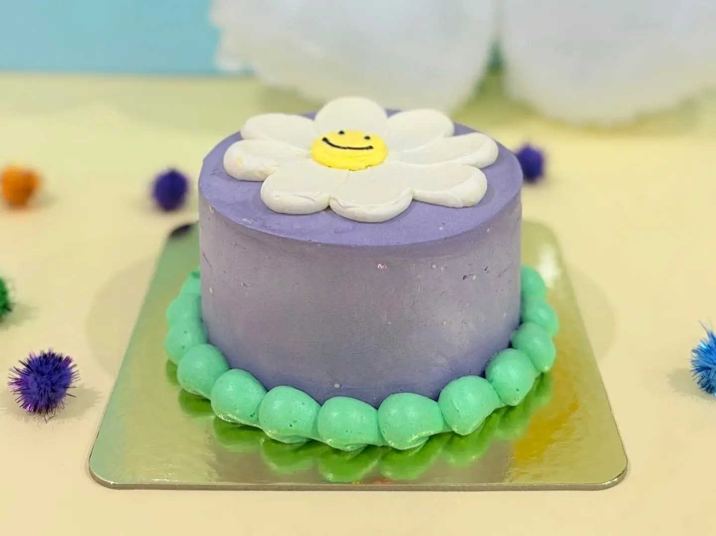 الكيكه الملونه - وسط
