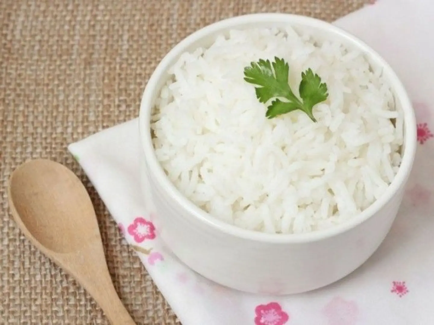 رز ابيض وسط