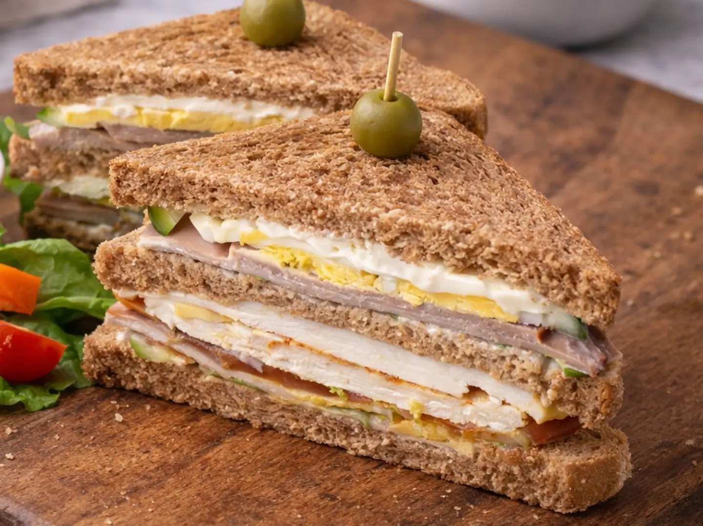 هاف كلوب ساندوتش بلس