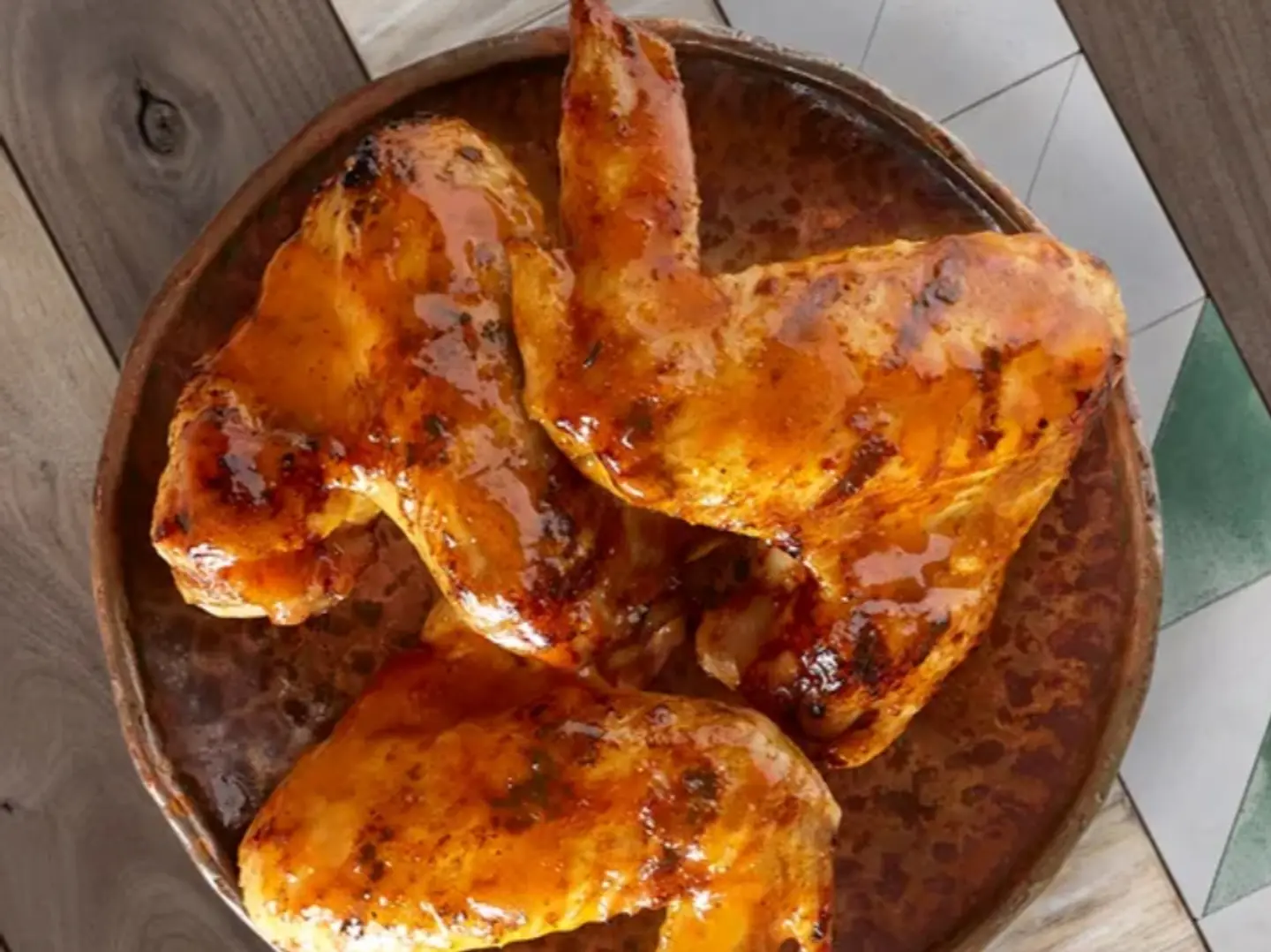 ثلاث أجنحة دجاج كاملة