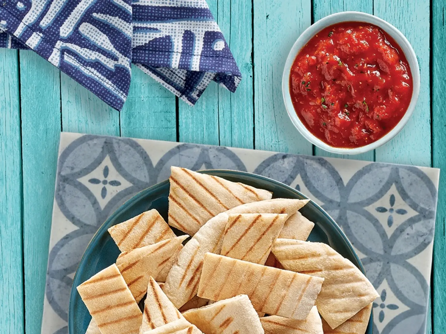 صلصة الفلفل الأحمر وخبز بيتا