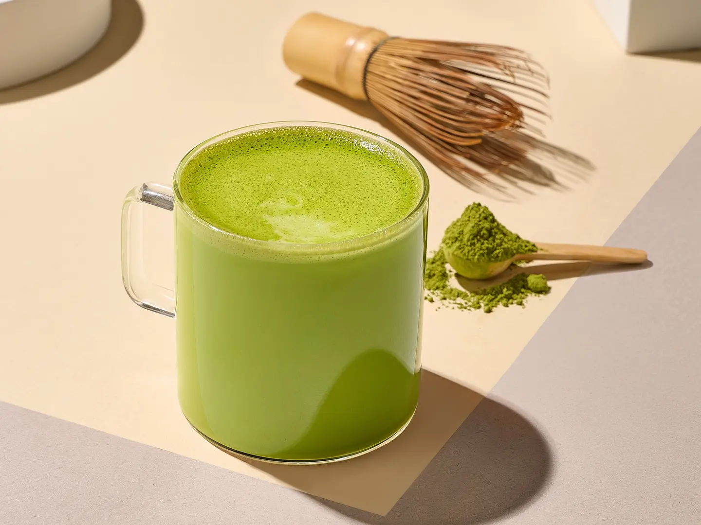 ماتشا لاتيه وسط