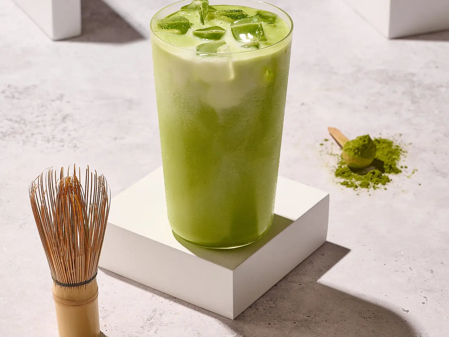 آيس ماتشا لاتيه وسط