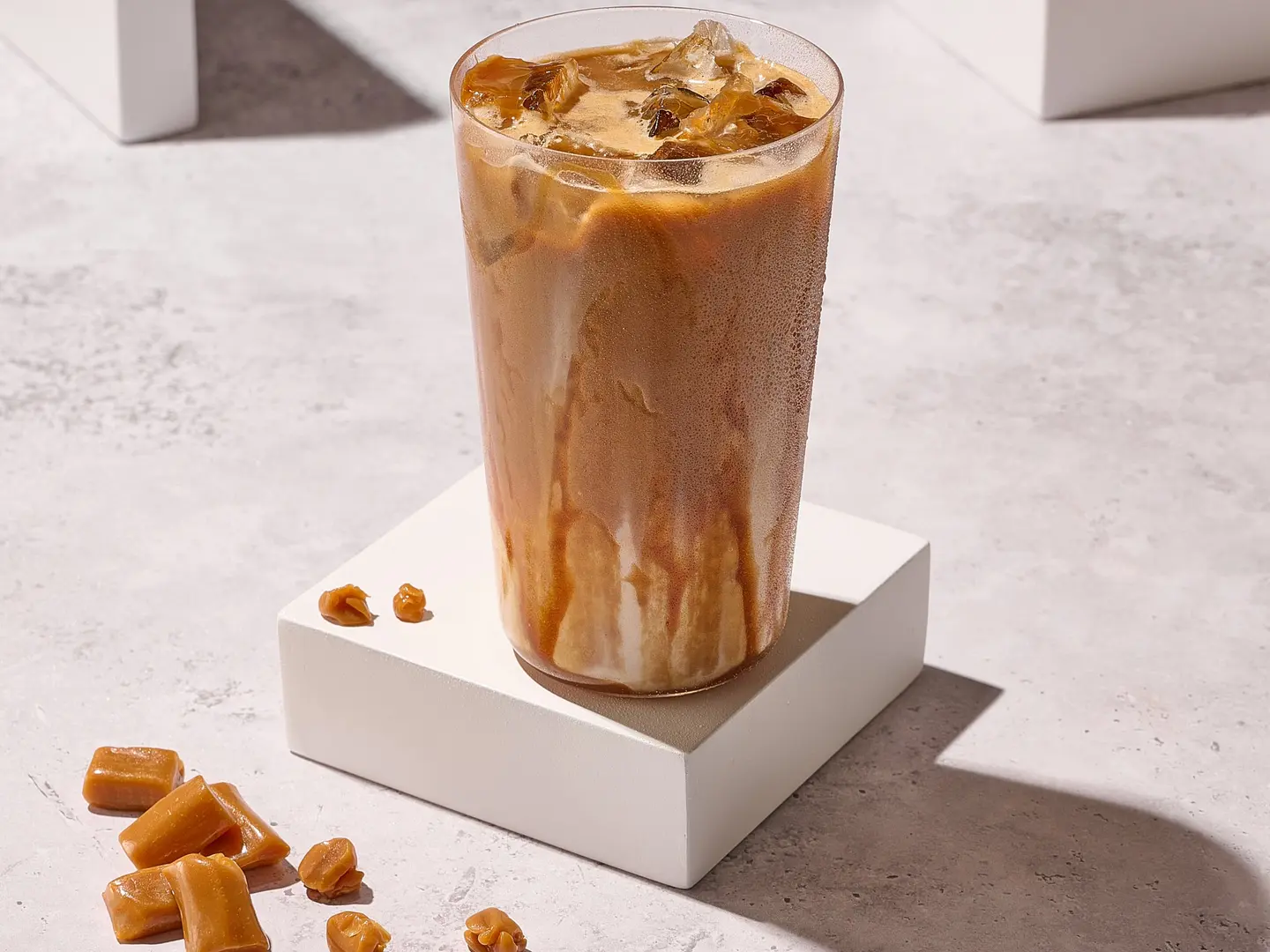 آيس كراميل ماكياتو وسط