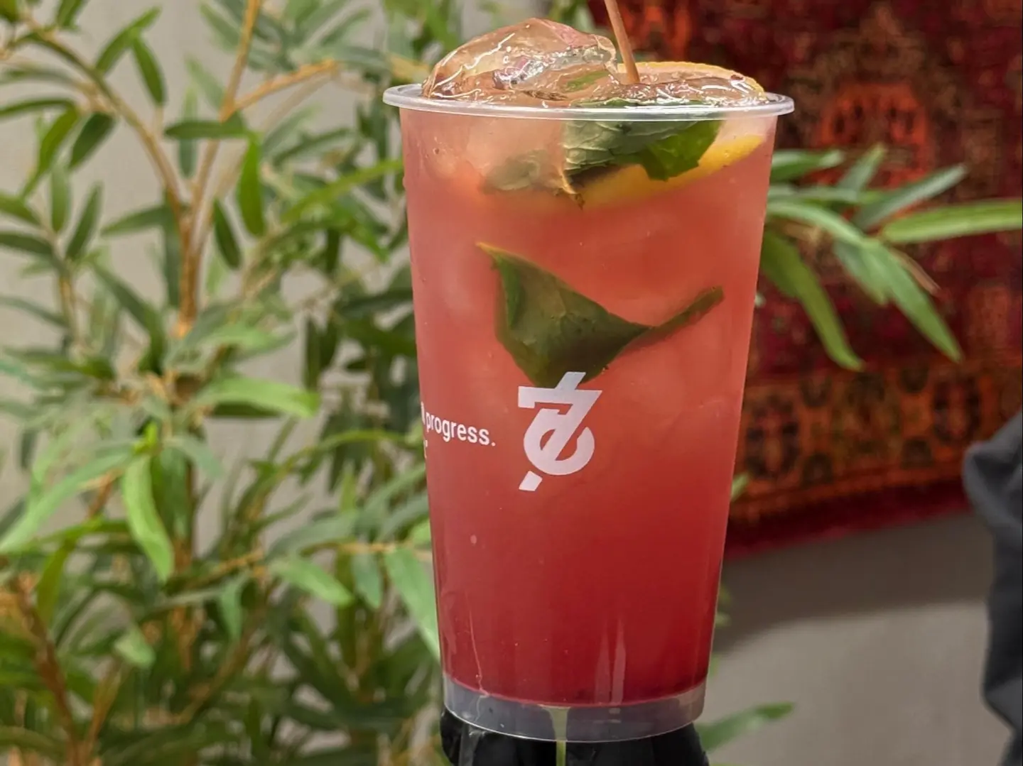 شاي مثلج خوخ