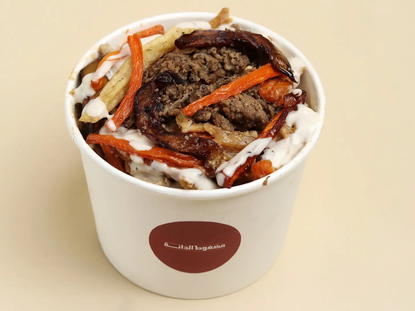 مسقعه لحم بالخضار والكريمة البيضاء