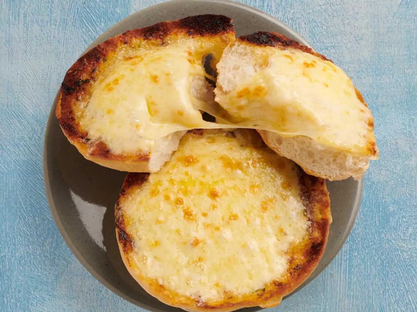 خبزبالثوم والجبن