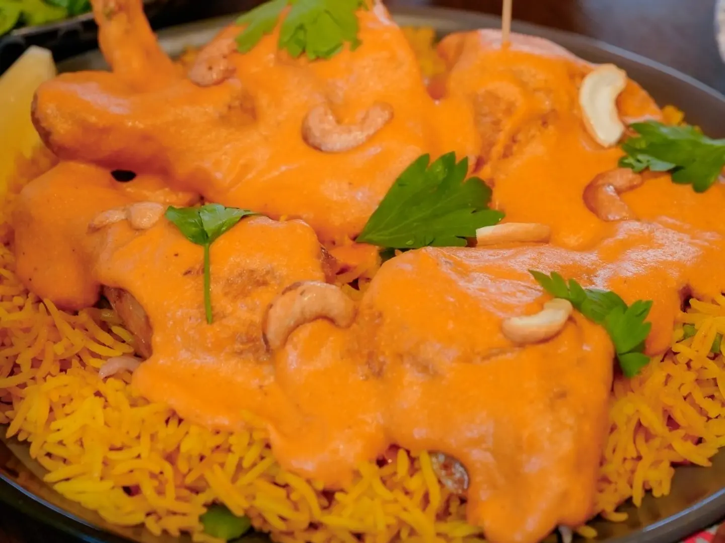 ربع دجاجه مع كريمه الكاجو والارز