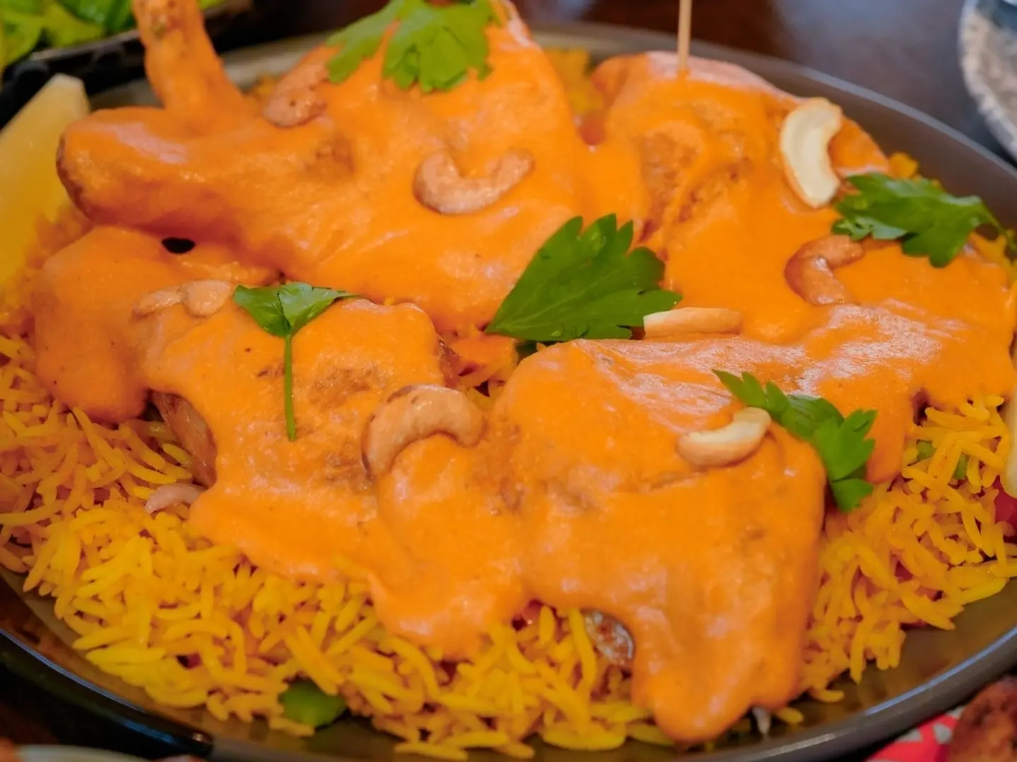 نصف دجاجه مع كريمه الكاجو والارز