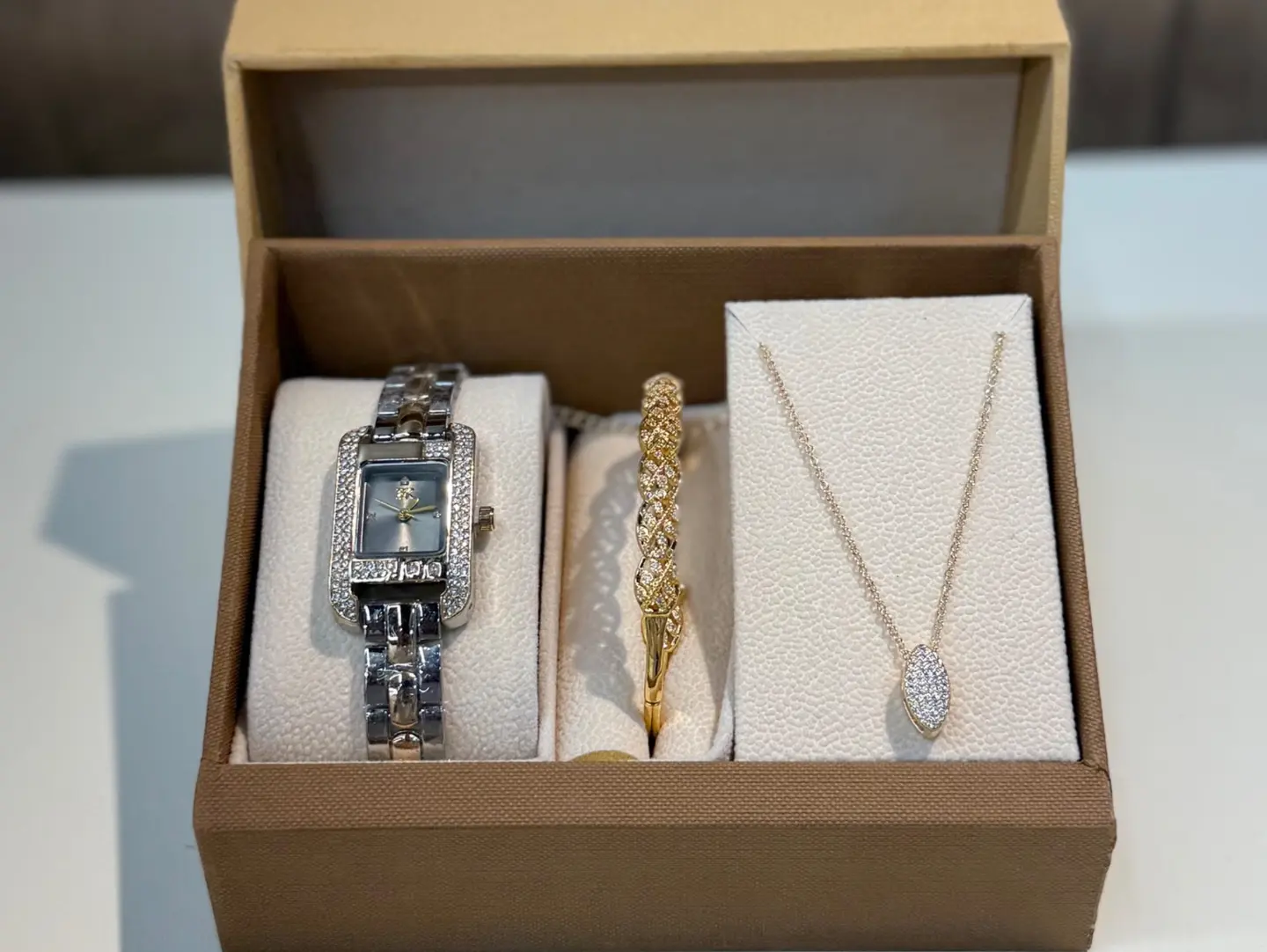 طقم نسائي - ٣