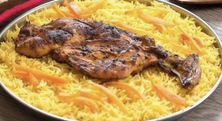 نصف حبة دجاج فحم مع ارز بخاري