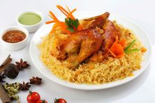 نصف حبة دجاج شواية مع ارز بخاري