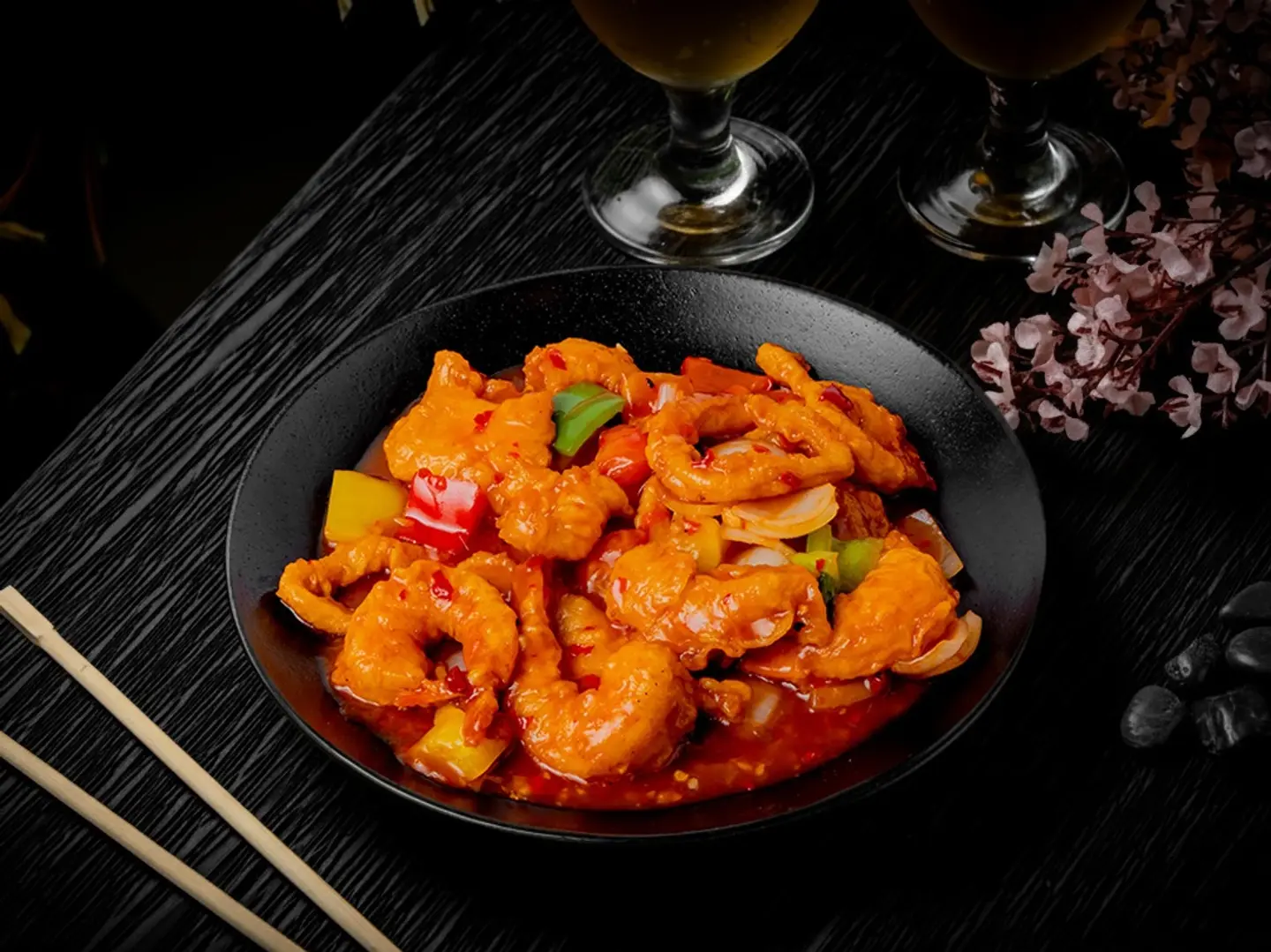 طبق المأكولات البحرية الحارة